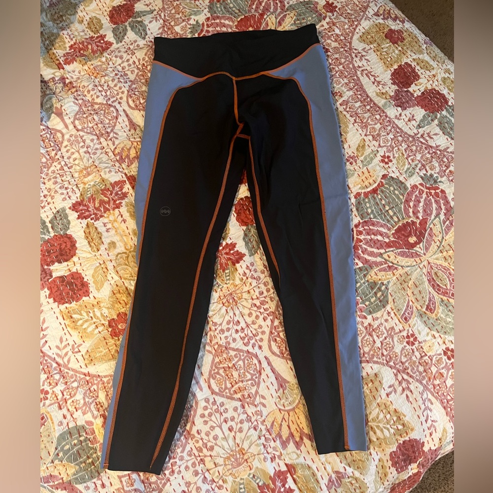 Janji Women’s Groundwork 7/8 Tight size Medium EUC